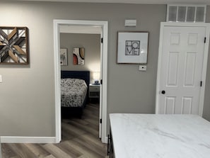 1 bedroom, iron/ironing board, free WiFi, bed sheets - BEAUTIFUL FULLY REMODELED WALK-IN 1 BEDROOM CONDO WITH FULL KITCHEN (Branson)