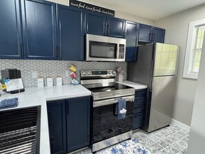Fridge, microwave, oven, stovetop - BEAUTIFUL FULLY REMODELED WALK-IN 1 BEDROOM CONDO WITH FULL KITCHEN (Branson)