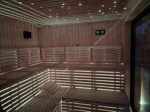 Holiday Homes Near the Beach, Sauna, Jacuzzi