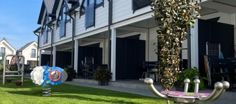 Holiday Homes Near the Beach, Sauna, Jacuzzi