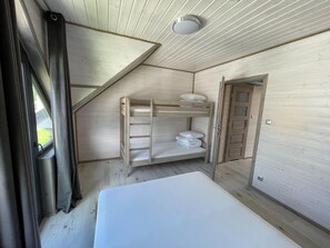 House | 2 bedrooms, individually furnished, iron/ironing board, bed sheets