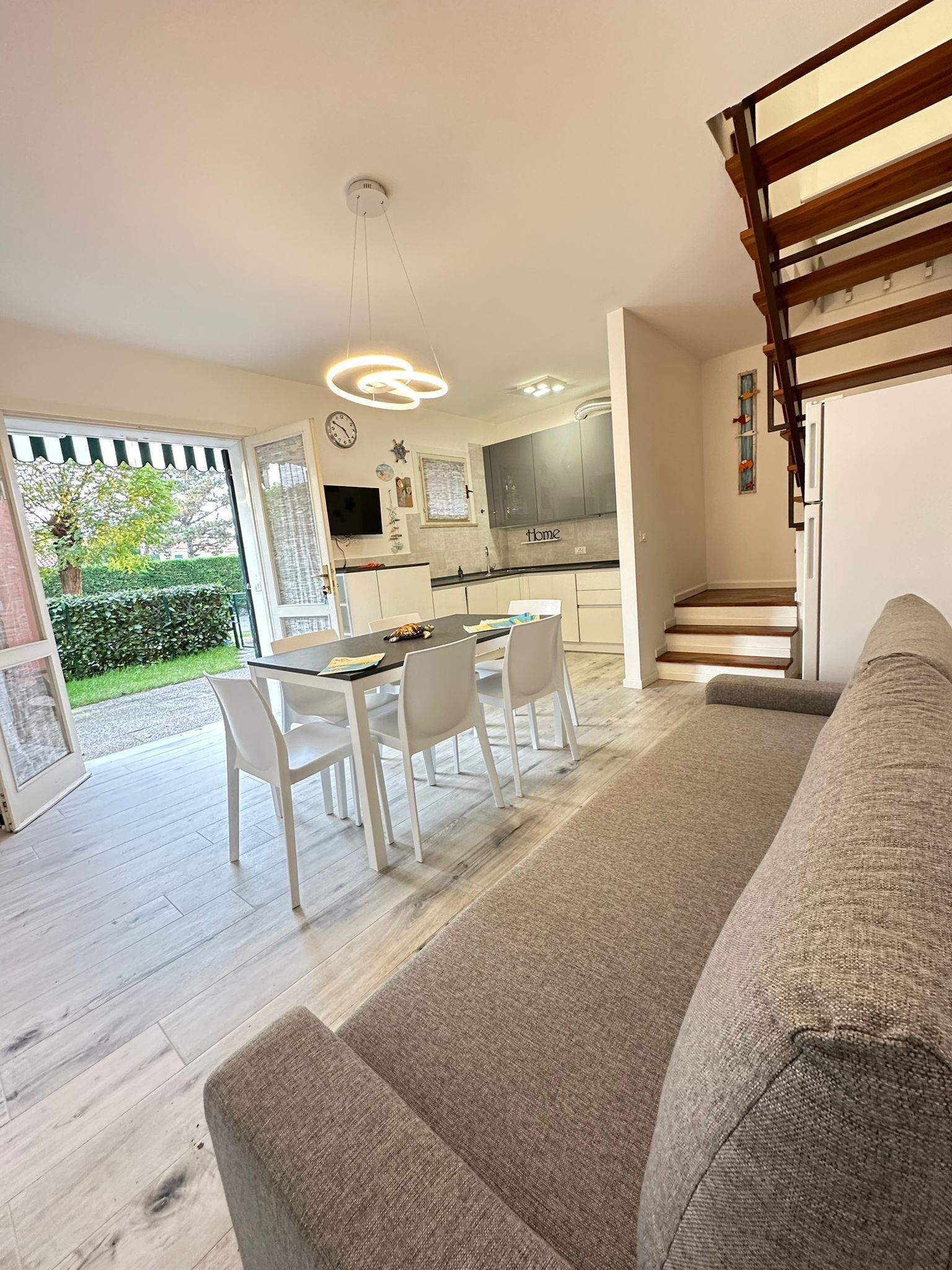 Villa, 2 Bedrooms, Balcony, Garden View | Dining room