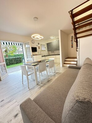 Dining room - Renovated Villa by the sea With Private Garden (San Michele al Tagliamento)