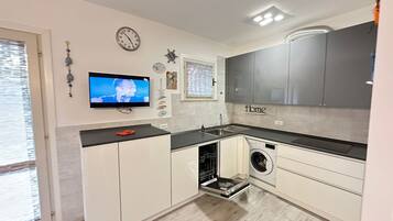 Villa, 2 Bedrooms, Balcony, Garden View | Laundry