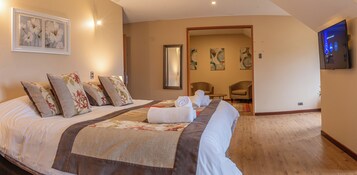 Luxury Room | Free WiFi, bed sheets