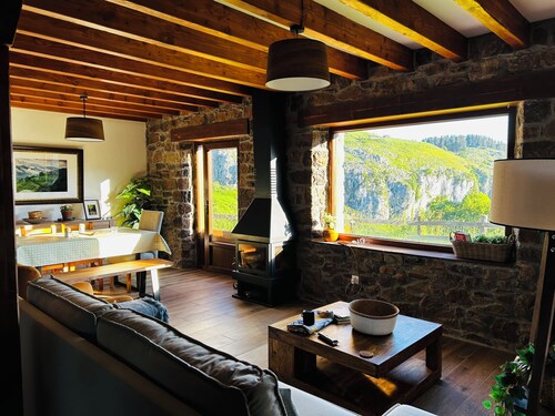 Ideal house to experience nature in the mountains and the sea on the same day.