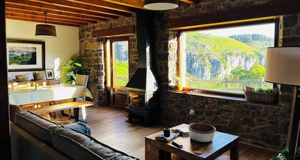 Ideal house to experience nature in the mountains and the sea on the same day.