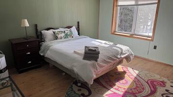 2 bedrooms, WiFi, bed sheets