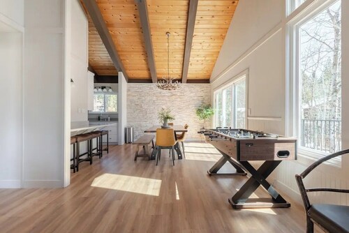 Lakeview 4BR Townhome | Walk to Beach + Private Pier