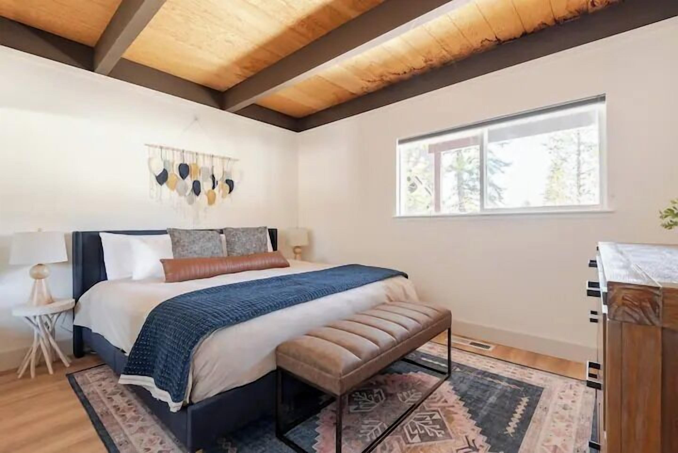 4 soverom, skrivebord, strykejern/-brett og wi-fi (inkludert)