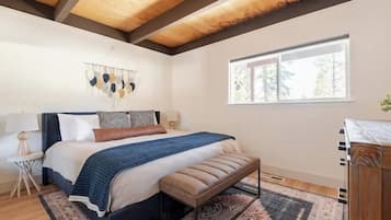 4 bedrooms, desk, iron/ironing board, free WiFi