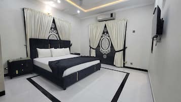 9 bedrooms, iron/ironing board, WiFi, bed sheets