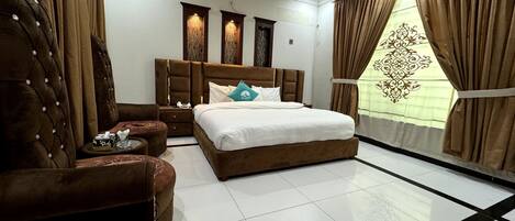 9 bedrooms, iron/ironing board, WiFi, bed sheets