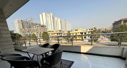 Charming 9-bedroom B&B with WiFi and AC in enchanting Islamabad