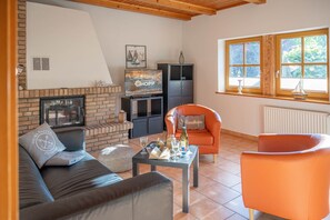 TV - Vacation apartment half-timbered house "Westen unten" - Bauernhof Hopp (Fehmarn)