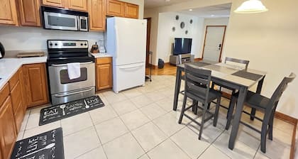 Relaxing 3-bedroom apartment with WiFi, AC in Crosslanes.