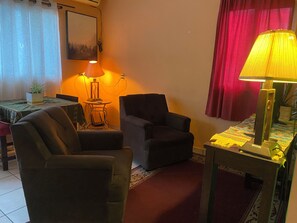 Smart TV - Cozy 1-bedroom apartment with WiFi, AC in charming San Salvador (San Salvador)