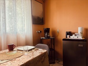 Dining - Cozy 1-bedroom apartment with WiFi, AC in charming San Salvador (San Salvador)