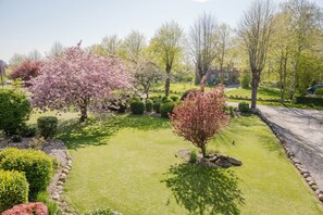 Property grounds - Country house vacation apartment 1 - Bauernhof Hopp Vadersdorf (Fehmarn)