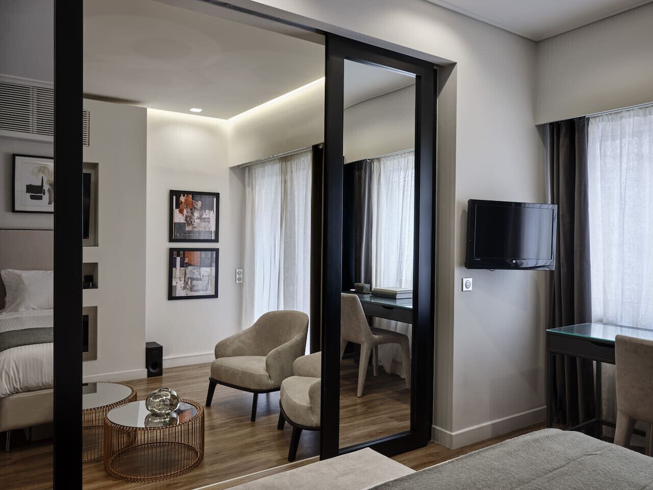 2 chambres, bureau, fer et planche à repasser, lit parapluie