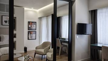 2 Schlafzimmer, Schreibtisch, Bügeleisen/Bügelbrett, Reisekinderbett