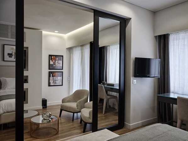 2 bedrooms, desk, iron/ironing board, travel crib