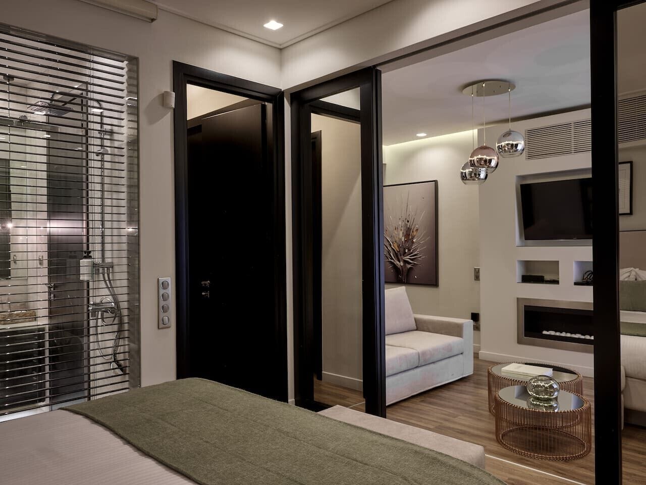 2 bedrooms, desk, iron/ironing board, travel cot