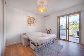 Ferros/tábuas de passar roupa, Wi-Fi de cortesia, roupa de cama
