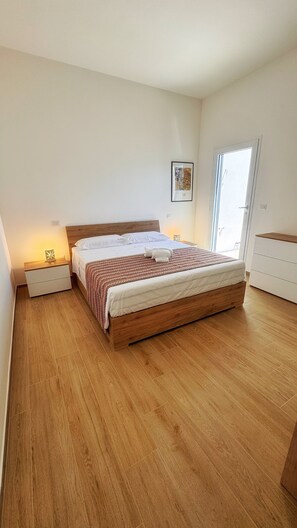 3 bedrooms, in-room safe, free WiFi, bed sheets