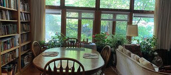 Central and Shady 1-bedroom house in Yellow Springs with WiFi and AC