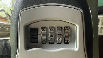 Un clavier doté des chiffres de 0 à 9 et de quelques touches de fonction.