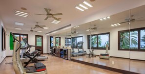 Fitness facility - Playa de La Paz Lux 1-BR condo beach view big pool 4PAX (La Paz)