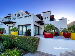 Exterior - Playa de La Paz Lux 1-BR condo beach view big pool 4PAX (La Paz)