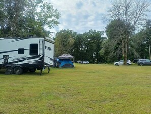 المنطقة المحيطة بالمنشأة