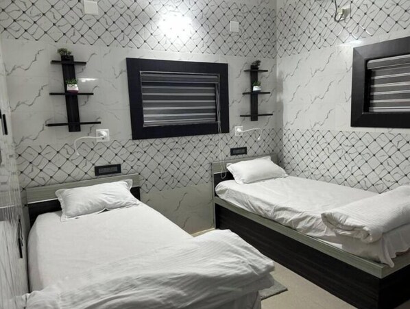 4 bedrooms, WiFi - Rumi HomeStays (Bhubaneswar)