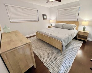 3 slaapkamers, een strijkplank/strijkijzer, reisbedje, wifi