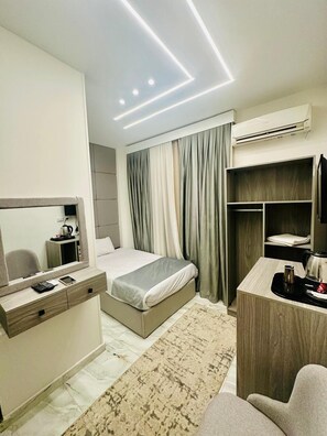 1 bedroom, in-room safe, laptop workspace, blackout drapes