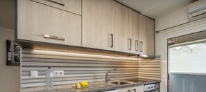 Frigorífic, forn, placa de cuina i rentaplats 