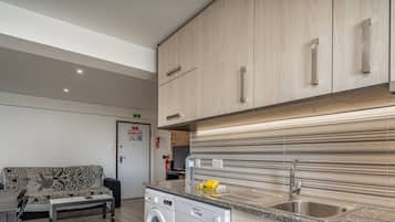 Refrigerador, horno, parrilla de estufa y lavavajillas