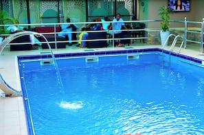 Utomhuspool