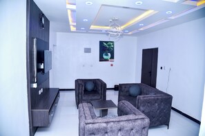 Bureau, espace de travail pour ordinateur portable, Wi-Fi gratuit