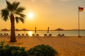 Private beach, white sand - Private Beach | Luxury | No Camels (Dubai)
