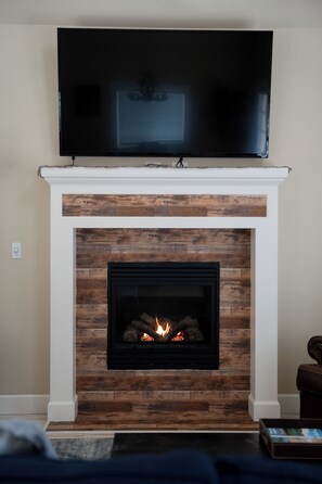 Interior - Spacious 3-bedroom house with fitness room, Theatre, WiFi in brilliant Chelan (Chelan)