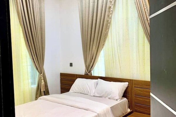 2 quartos, ferros/tábuas de passar roupa, Wi-Fi, roupa de cama