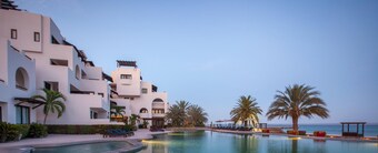 Luxury in La PaZ: 3 BR home w/ Puerta Cortes beach club access 10PAX