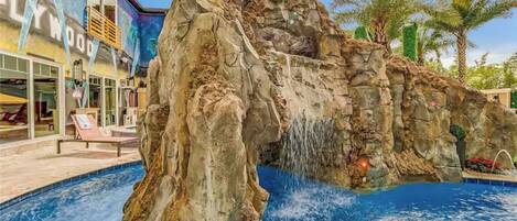 Outdoor pool, pool loungers