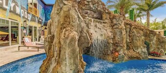 Luxury Mansion w Pool Sleeps 60