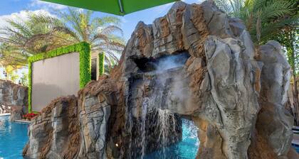 Luxury Mansion w Pool Sleeps 60