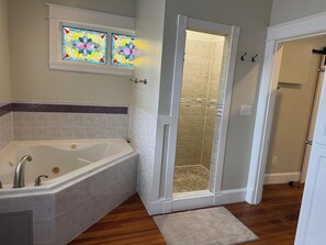 Whirlpool, Handtücher, Seife, Shampoo