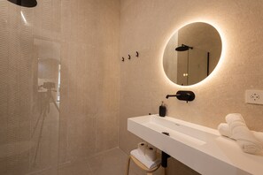 تجهيزات دش، مجففات شعر، مناشف